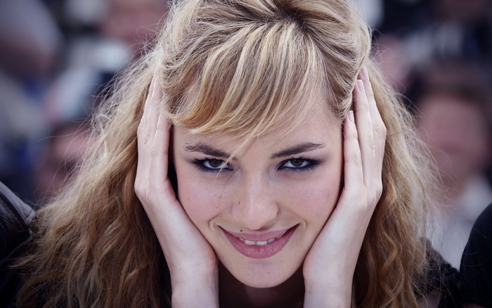 Louise Bourgoin with hands over ears