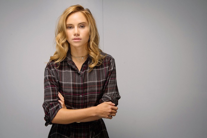 Suki Waterhouse in a Plaid Shirt