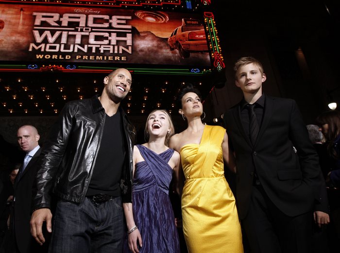 Alexander Ludwig and cast at Race to Witch Mountain premiere