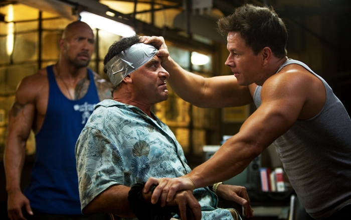 Mark Wahlberg and Dwayne Johnson in Pain & Gain