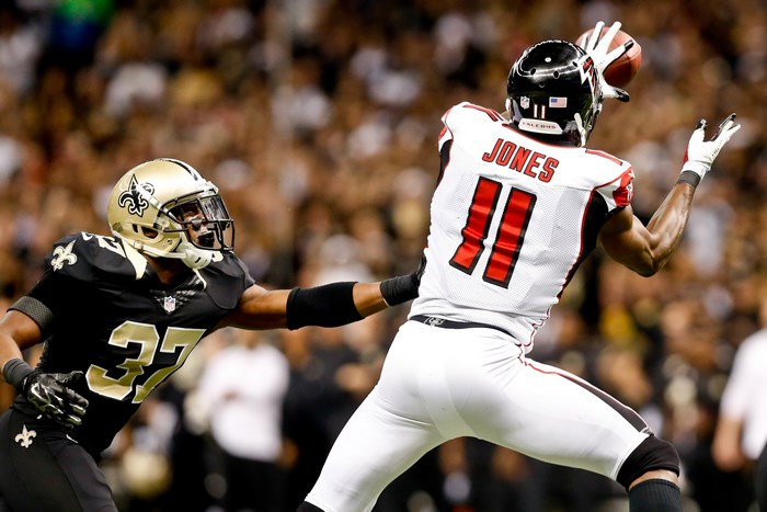 Julio Jones catching a pass