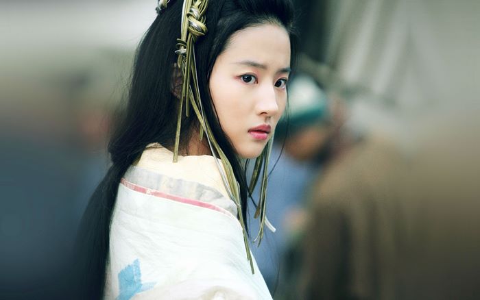 Portrait of Liu Yifei in Traditional Attire