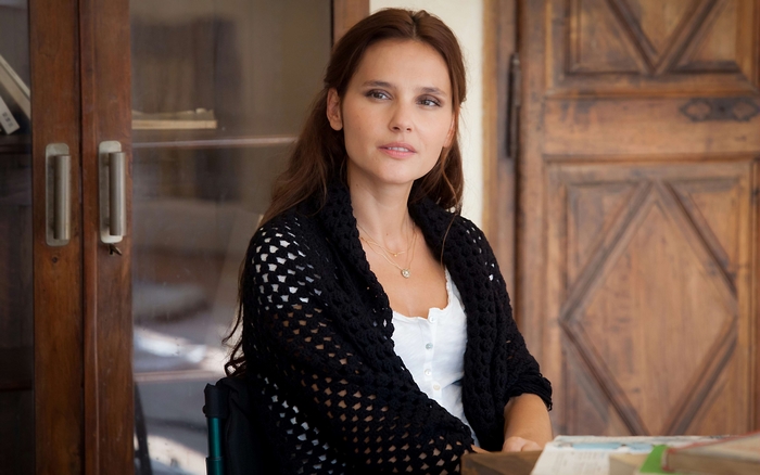 Virginie Ledoyen in a wheelchair
