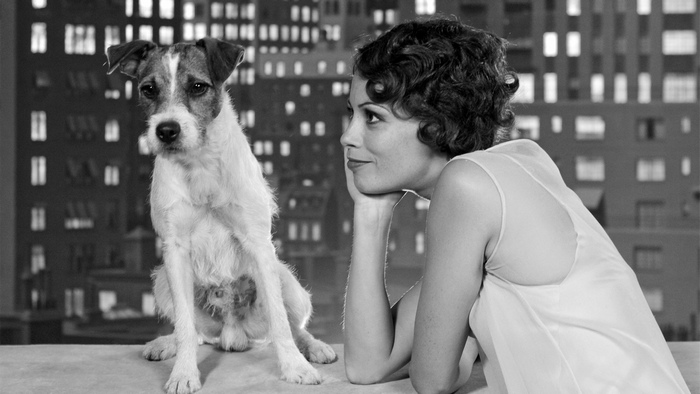 Bérénice Bejo with a dog