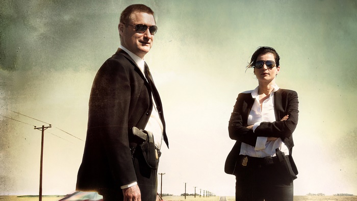 Bill Pullman and female detective on a road