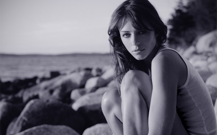 Elizabeth Hurley on a rocky shore