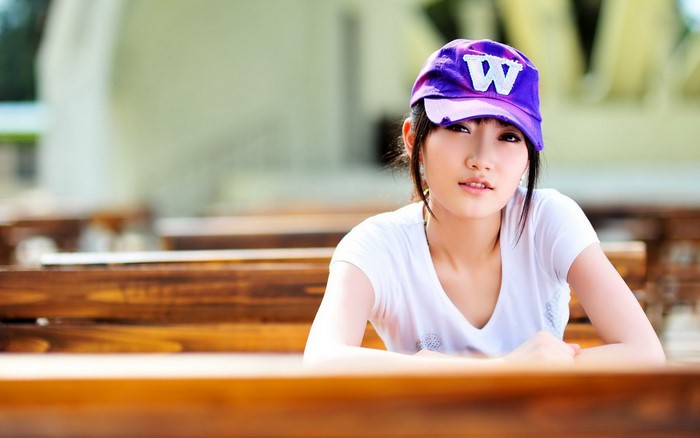 Young woman wearing a purple W cap