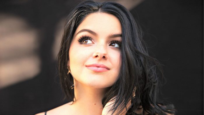 Ariel Winter looking up