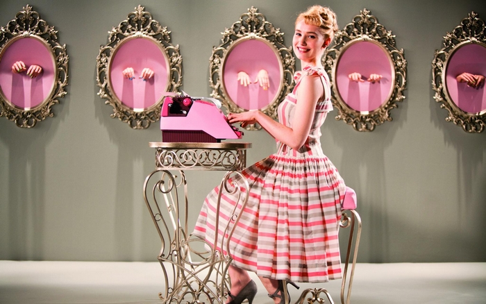 Déborah François with pink typewriter
