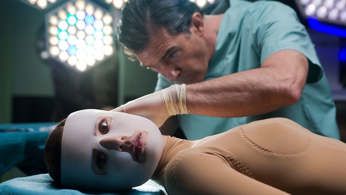 Elena Anaya in a surgical mask