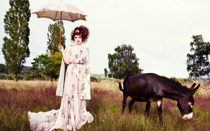 Déborah François with umbrella and donkey