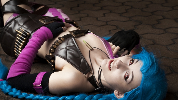 Jinx from League of Legends Cosplay