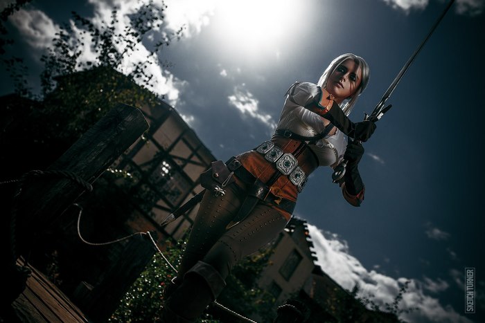 Ciri from The Witcher Cosplay with Sword