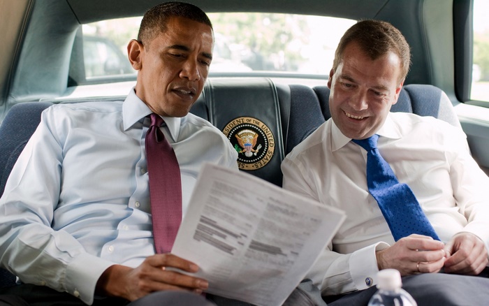 Barack Obama and Dmitry Medvedev in a car
