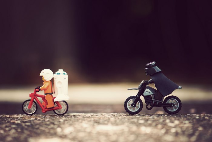 Lego Luke Skywalker and Darth Vader on motorcycles