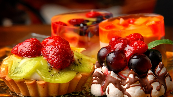 Fruit tart and fruit jellies