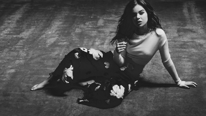 Hailee Steinfeld sitting on the floor