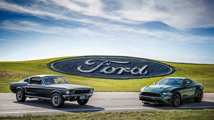 Ford Mustang Bullitt and modern Mustang