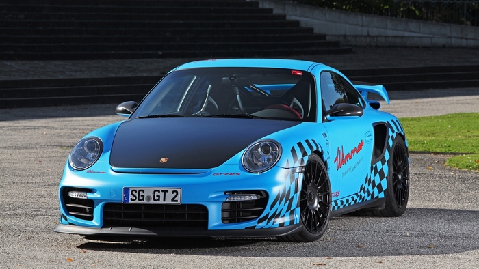 Blue Wimmer Porsche GT2 RS with checkered graphics