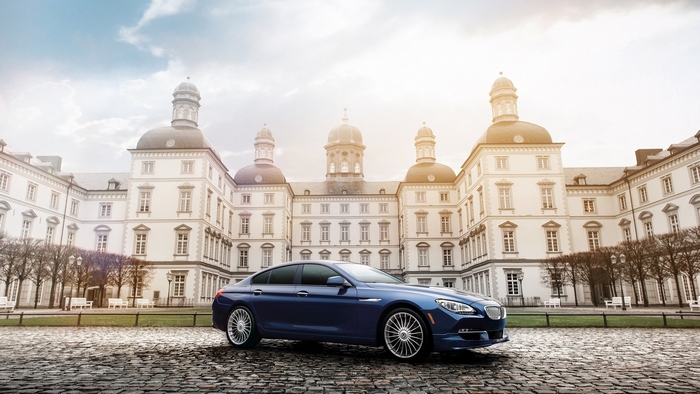 Blue BMW Alpina Gran Coupe in front of a palace