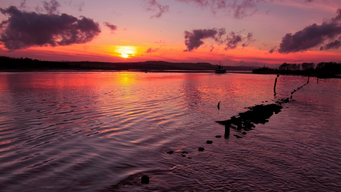 Peaceful Lakeside Sunset with Vibrant Colors