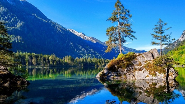 Peaceful Mountain Lake with Reflective Rocks and Trees
