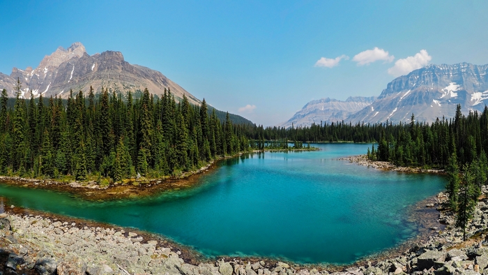 Turquoise lake and mountains in Banff National Park, Canada