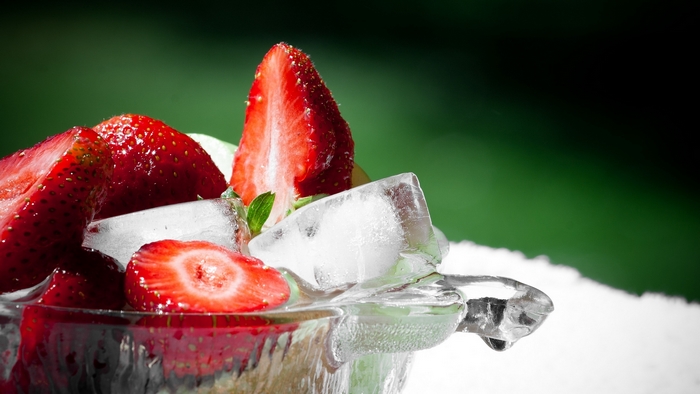 Strawberries and ice in a glass bowl