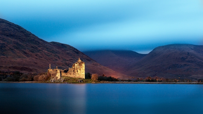 Kilchurn Castle ruins on Loch Awe in Scottish Highlands