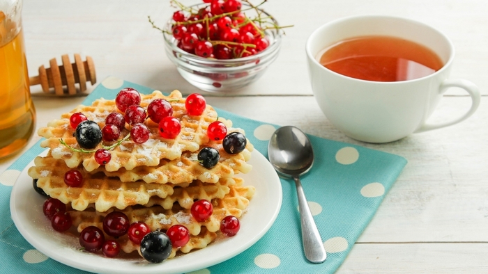 Waffles with berries and tea