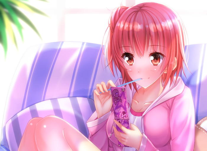 Yui Yuigahama drinking from a juice box