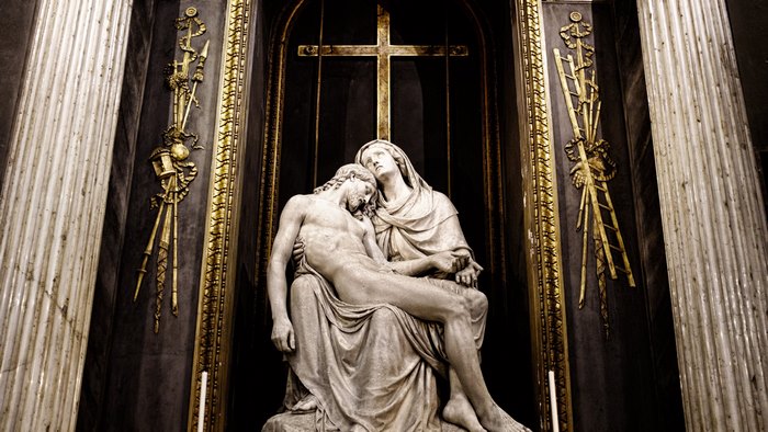 Jesus and Mary sculpture in a church