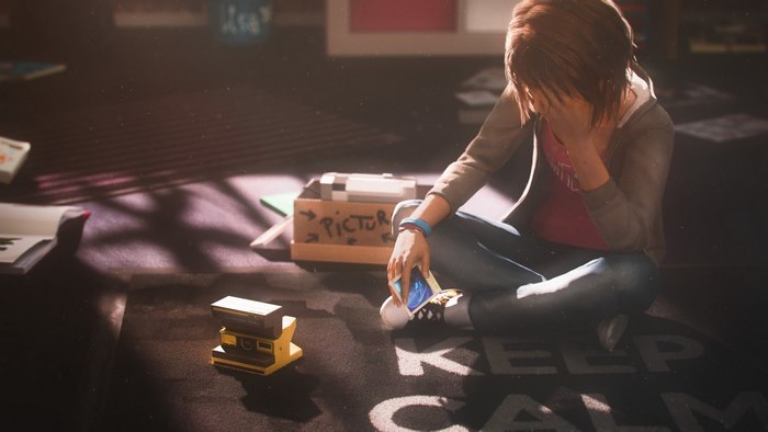 Maxine Caulfield from Life is Strange sitting on floor