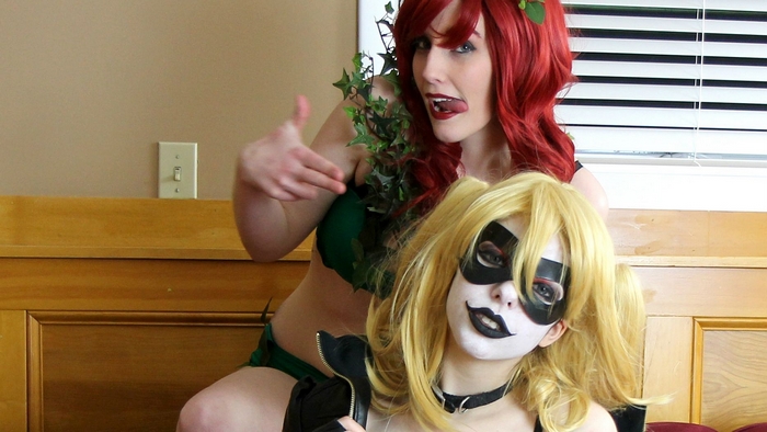 Poison Ivy and Harley Quinn cosplay