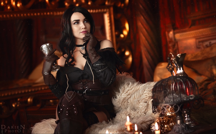 Yennefer of Vengerberg holding a goblet