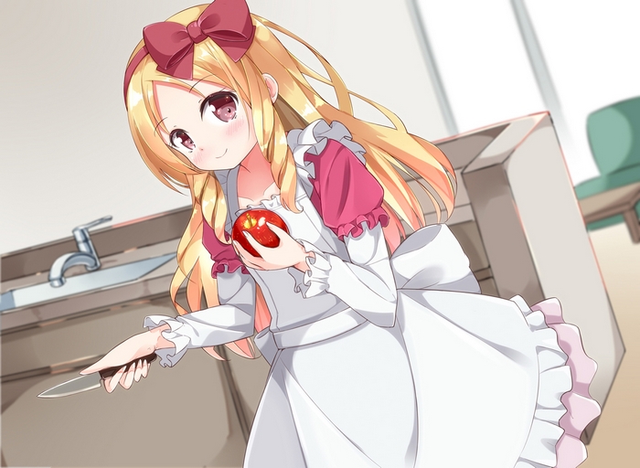 Elf Yamada holding an apple and knife