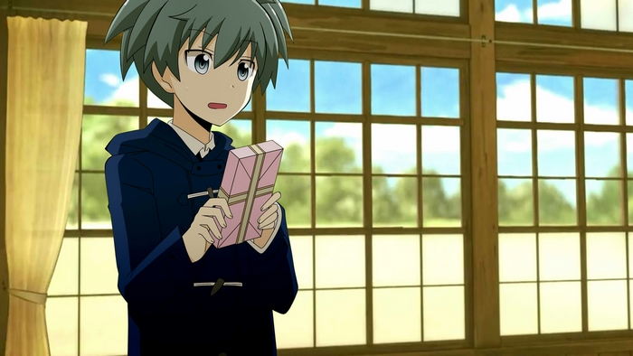 Nagisa Shiota holding a gift