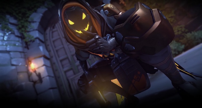 Reaper from Overwatch wearing a pumpkin skin