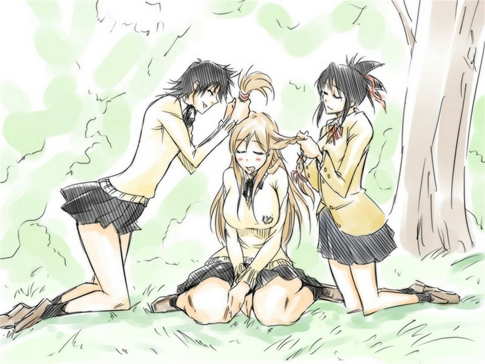 Tatsuki Arisawa braiding hair outdoors