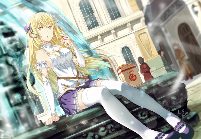 Aiz Wallenstein eating from a pizza box