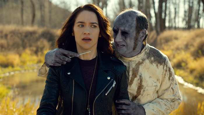 Wynonna Earp: Woman held at knife point by a zombie