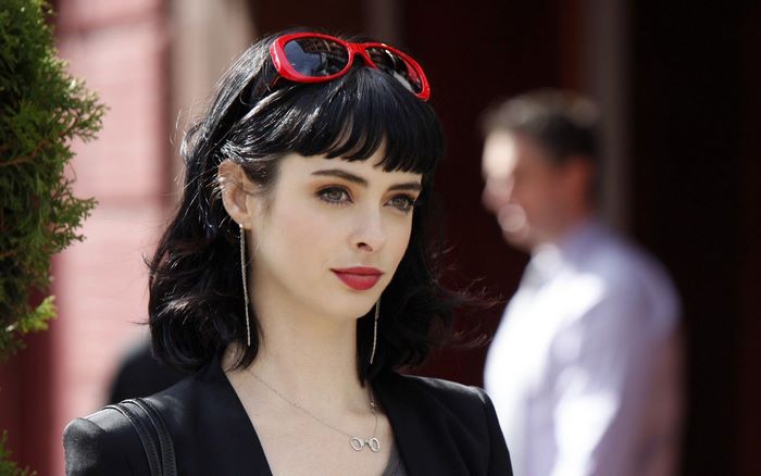 Jessica Jones with red sunglasses
