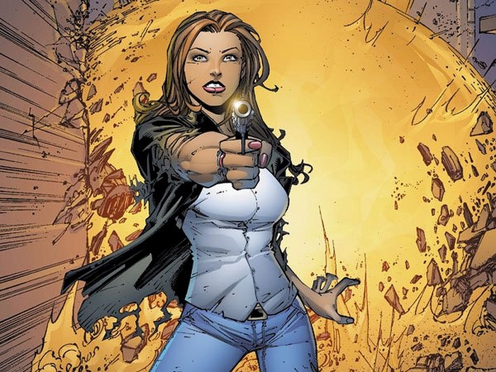 Sara Pezzini from Witchblade aiming a gun