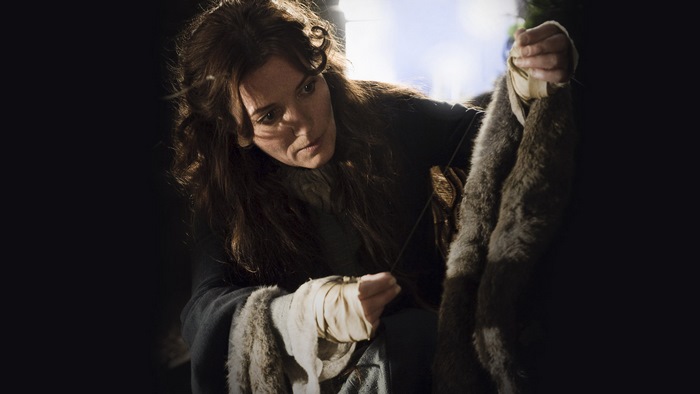 Catelyn Stark sewing fur