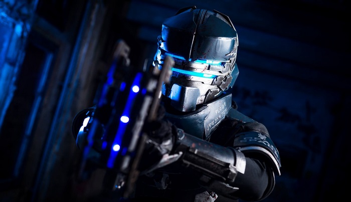 Isaac Clarke from Dead Space holding a plasma cutter