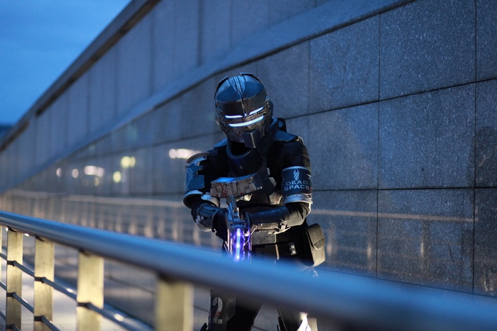 Isaac Clarke from Dead Space holding a plasma cutter