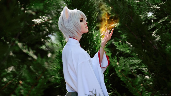 Tomoe from Kamisama Kiss in a forest
