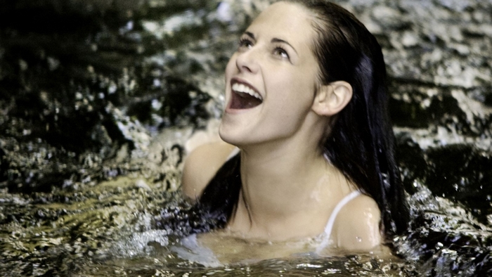 Bella Swan in water