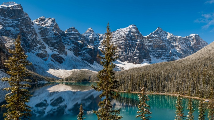 Moraine Lake and snow-capped mountains in Banff National Park
