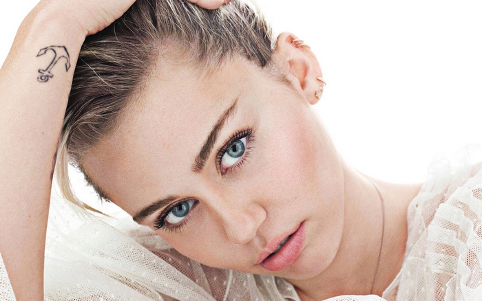 Miley Cyrus with Anchor Tattoo